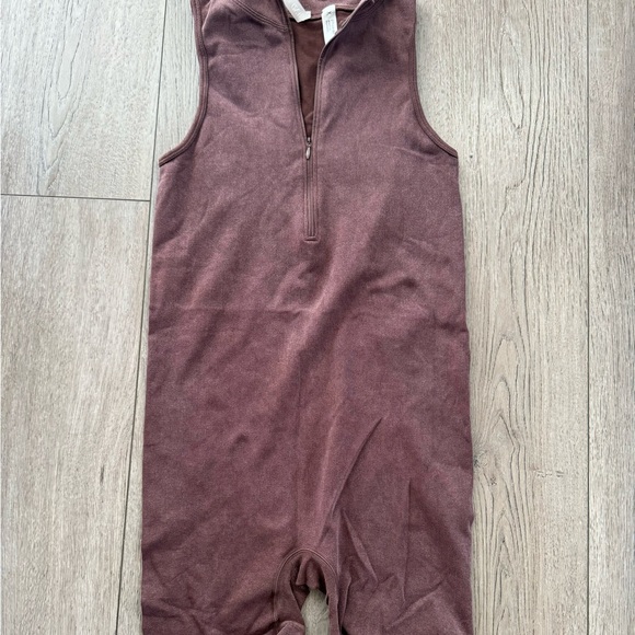 Zipper up romper M/L - Picture 2 of 4